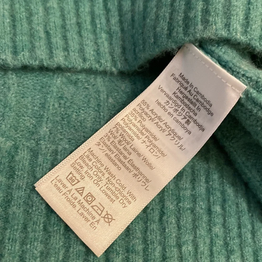 J. Crew Super soft Teal Women's Crew Neck Sweater. Size S L . Style BU741